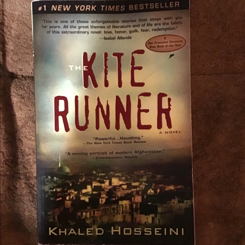THE KITE RUNNER PAPERBACK BOOK